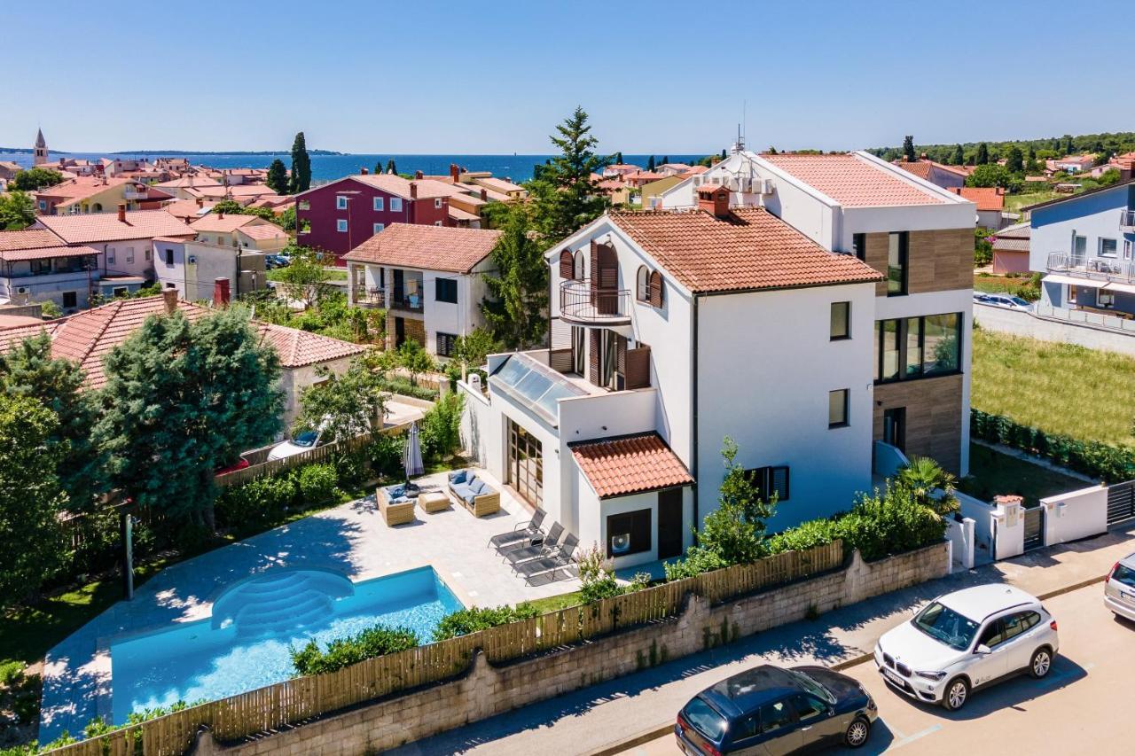 Villa Andrija: Seaside Family Retreat with Heated Pool and Entertainment Fazana Exterior photo