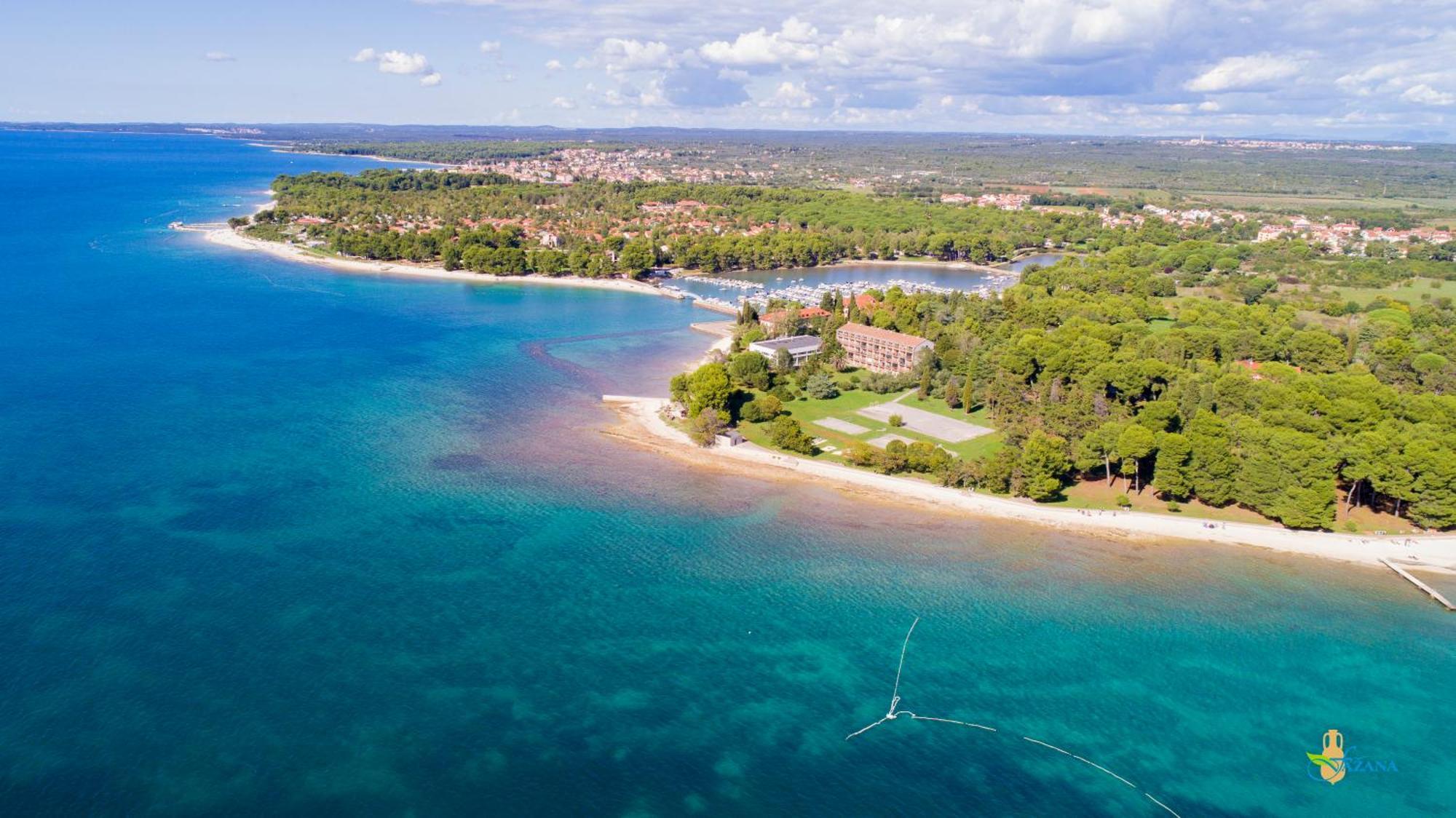 Villa Andrija: Seaside Family Retreat with Heated Pool and Entertainment Fazana Exterior photo