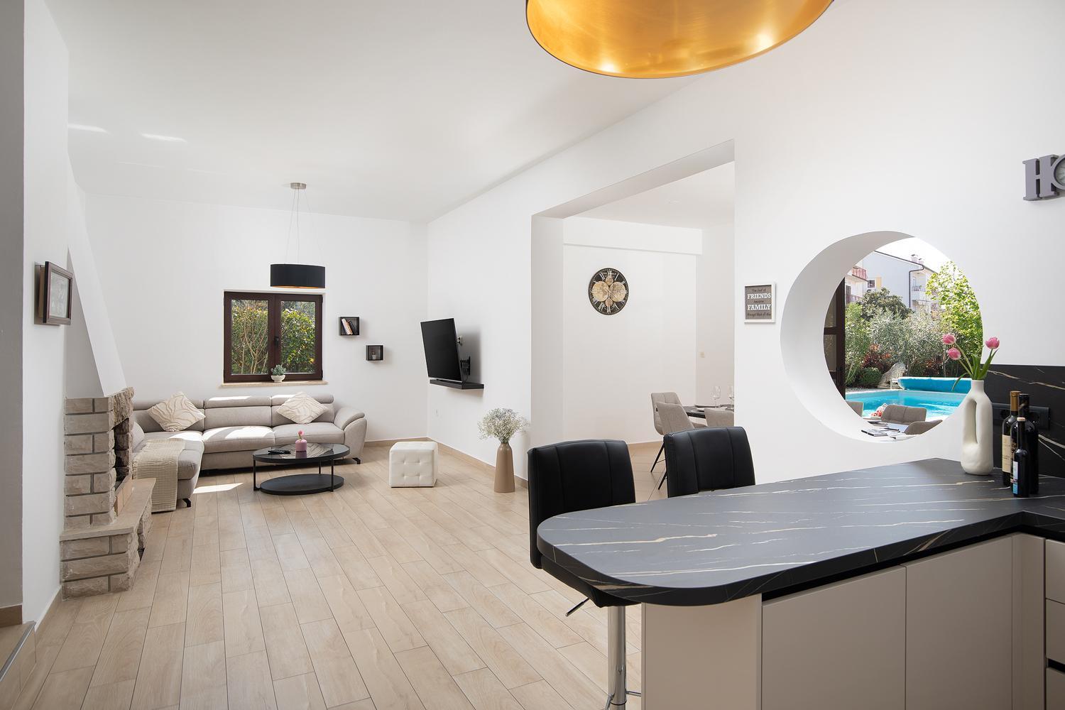 Villa Andrija: Seaside Family Retreat with Heated Pool and Entertainment Fazana Exterior photo