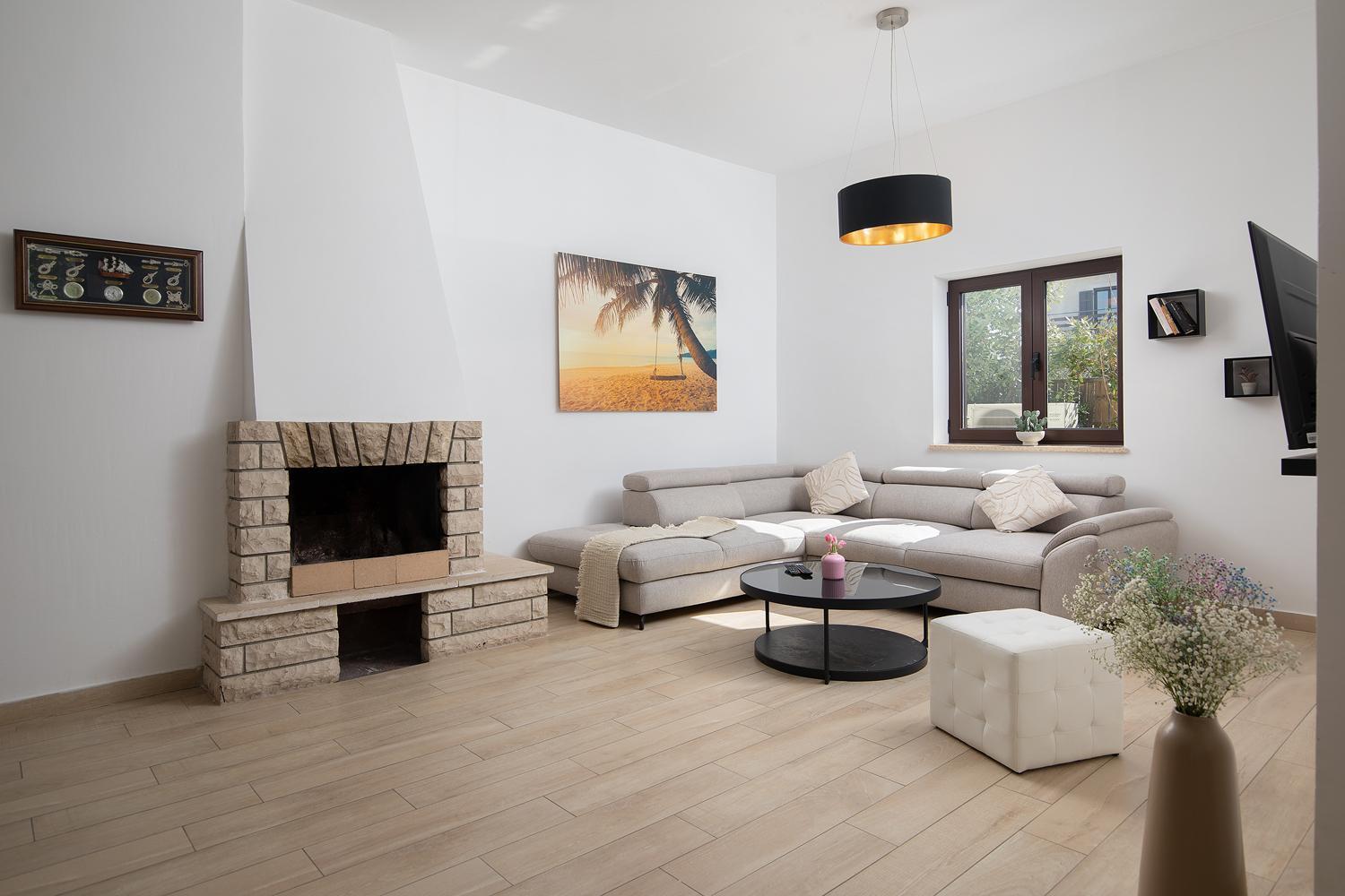Villa Andrija: Seaside Family Retreat with Heated Pool and Entertainment Fazana Exterior photo