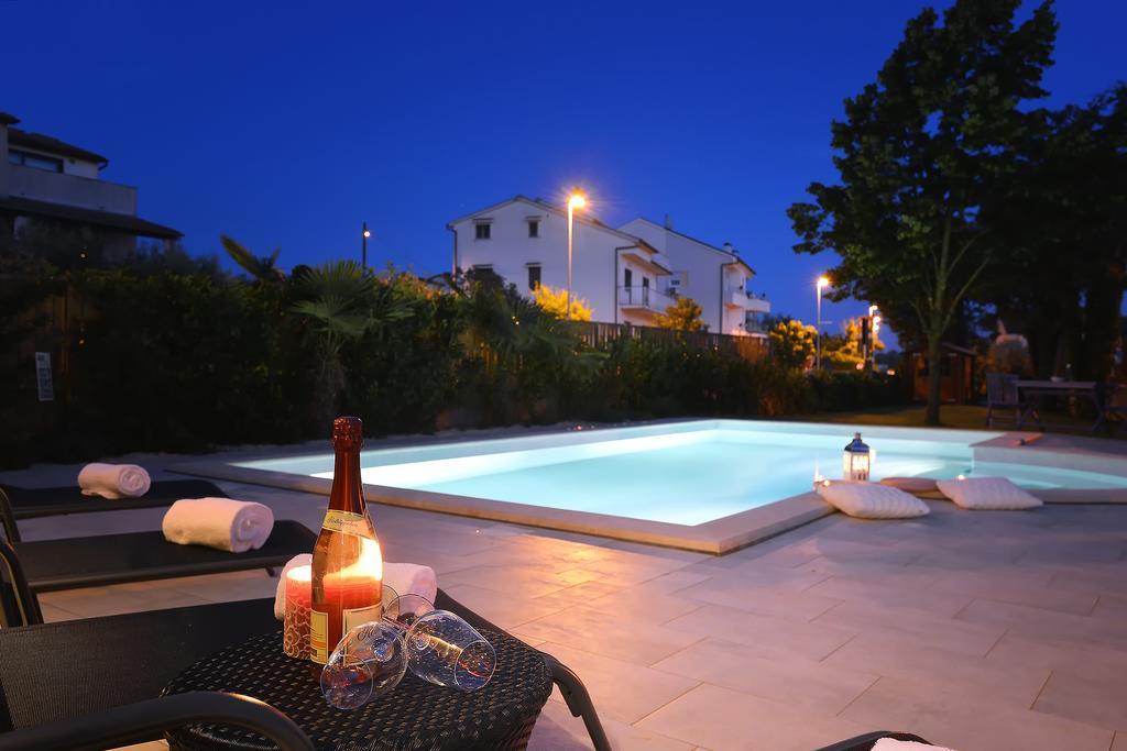 Villa Andrija: Seaside Family Retreat with Heated Pool and Entertainment Fazana Exterior photo