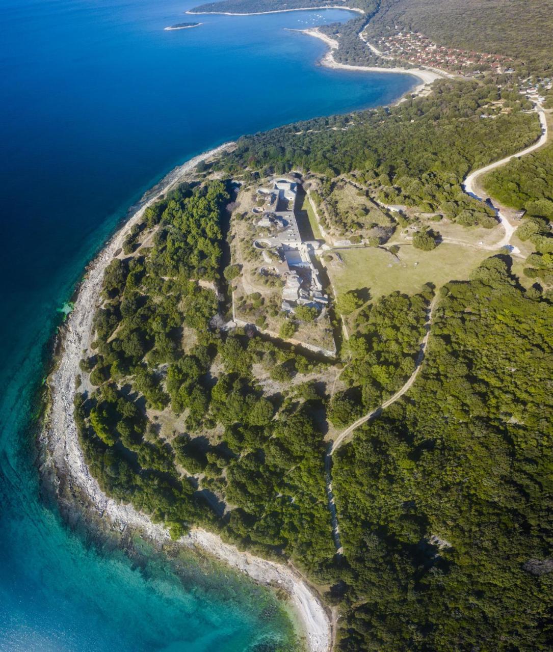 Villa Andrija: Seaside Family Retreat with Heated Pool and Entertainment Fazana Exterior photo