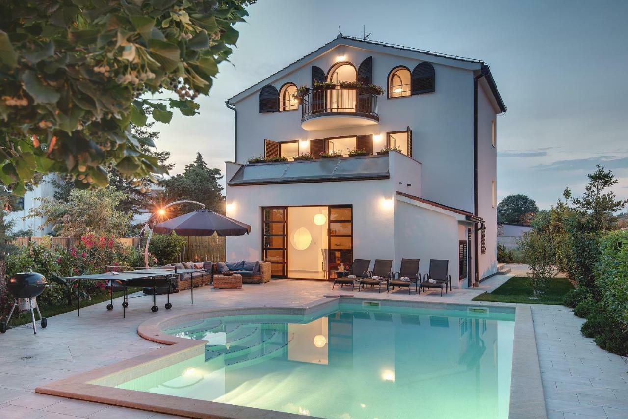 Villa Andrija: Seaside Family Retreat with Heated Pool and Entertainment Fazana Exterior photo