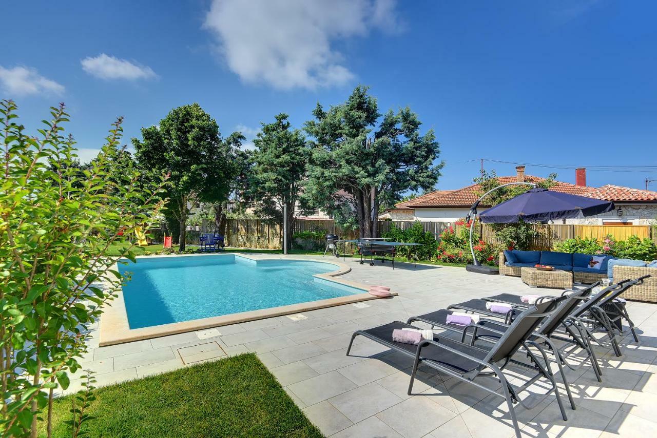 Villa Andrija: Seaside Family Retreat with Heated Pool and Entertainment Fazana Exterior photo