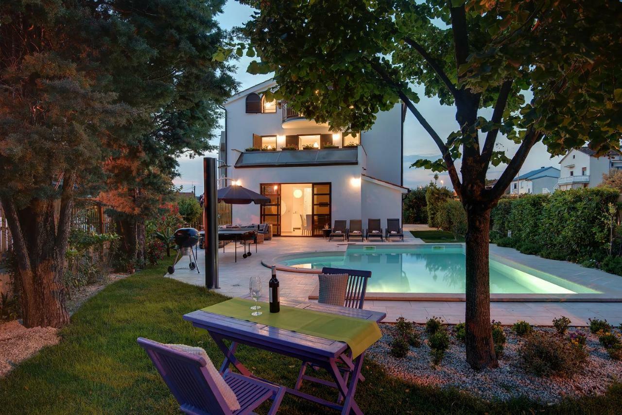 Villa Andrija: Seaside Family Retreat with Heated Pool and Entertainment Fazana Exterior photo