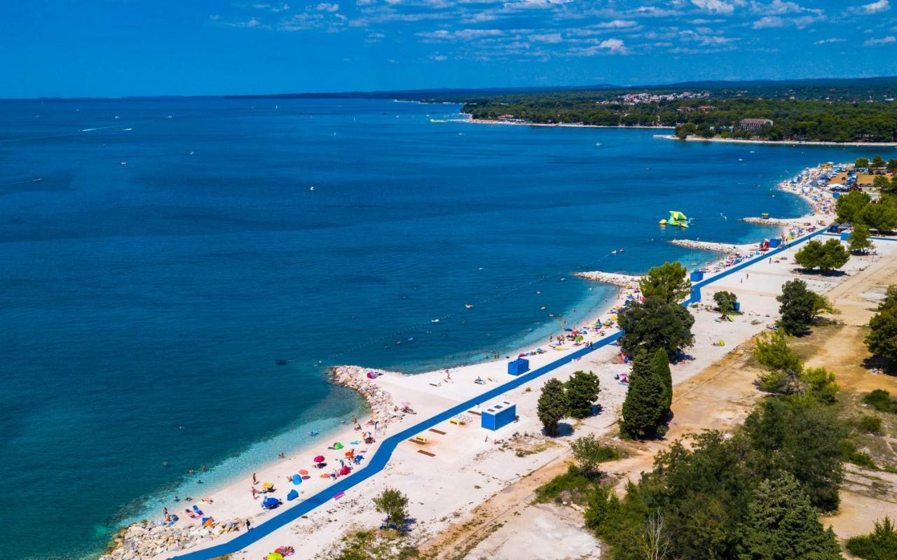 Villa Andrija: Seaside Family Retreat with Heated Pool and Entertainment Fazana Exterior photo